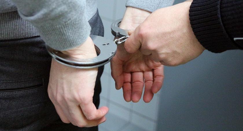 Nabici w butelkę! Nastolatkowie chcieli ukraść wódkę z marketu