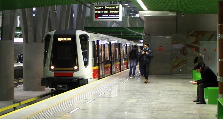 Zasięg dla komórek jest na całej II linii metra