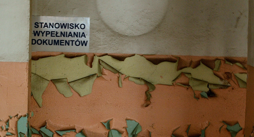 Wypełniamy dokumenty...