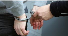 Brutalny atak na policjantów: użyli gazu i grozili nożem