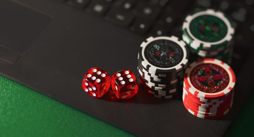 Poker online dla hobbystów i zawodowców