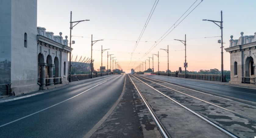 Nieprzytomny nastolatek z urazem głowy na Moście Poniatowskiego