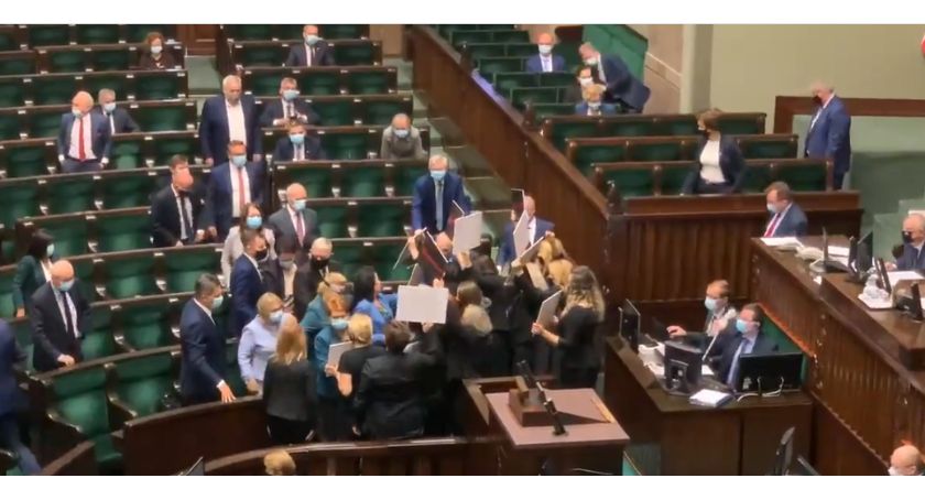 Posłanki Lewicy przerwały obrady w Sejmie