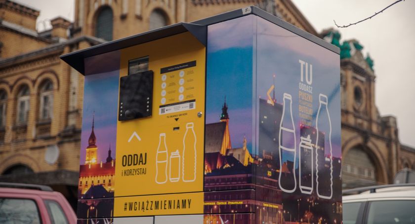 Wrzucaj butelki — zdobywaj nagrody. Recyklomat w dzielnicy Śródmieście 