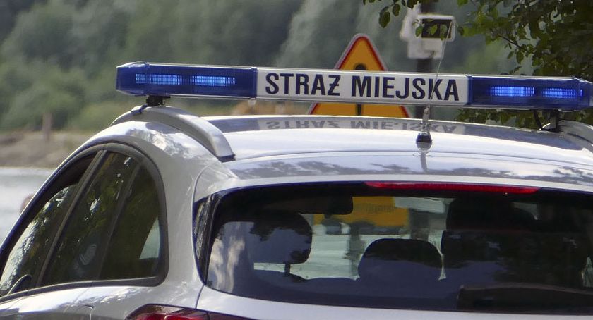 Niebezpieczne schody do metra