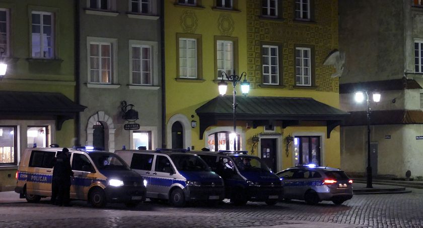 Plac Zamkowy, starszy pan i pies