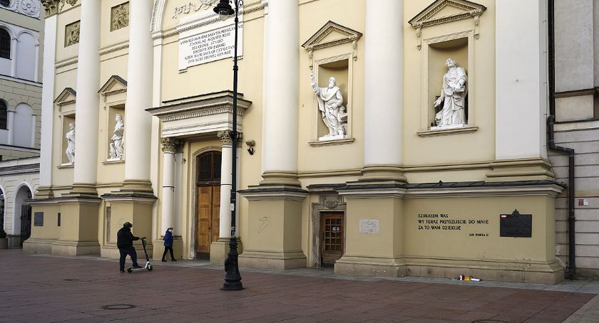 Plac Zamkowy, Kościół św. Anny i błyskawice