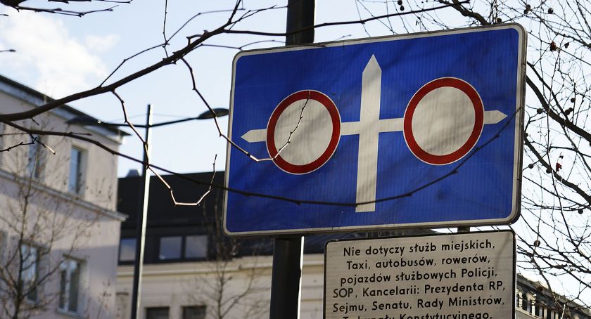 Znak drogowy jak gazeta
