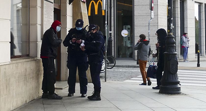Podróżnicy w czasie na Placu Zamkowym