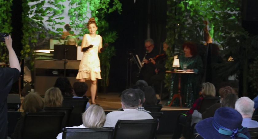 Teatry i obostrzenia
