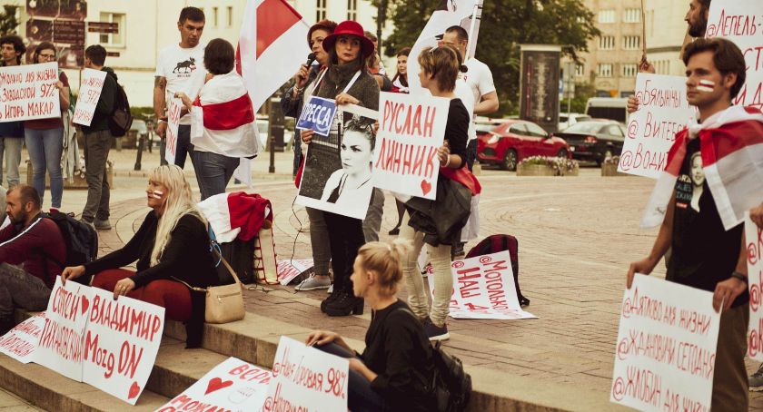 Białorusini chcą mieć głos! Pikieta ws. wolności słowa na warszawskim Śródmieściu
