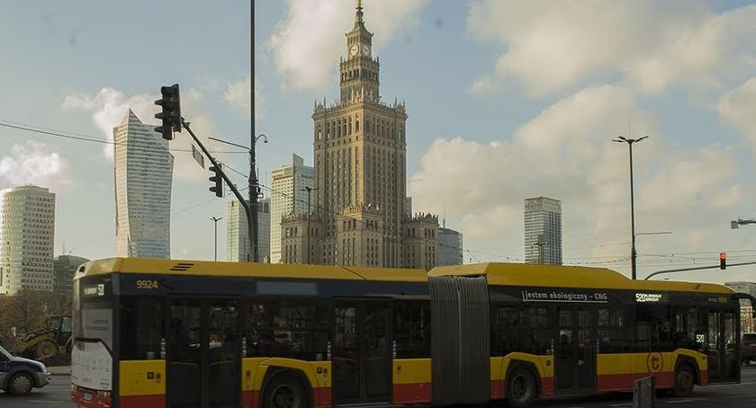 Naprawa nawierzchni na alei Niepodległości. Duże zmiany w kursowaniu autobusów 