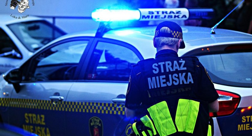 Wieczorny pościg za kierowcą Suzuki na Śródmieściu 