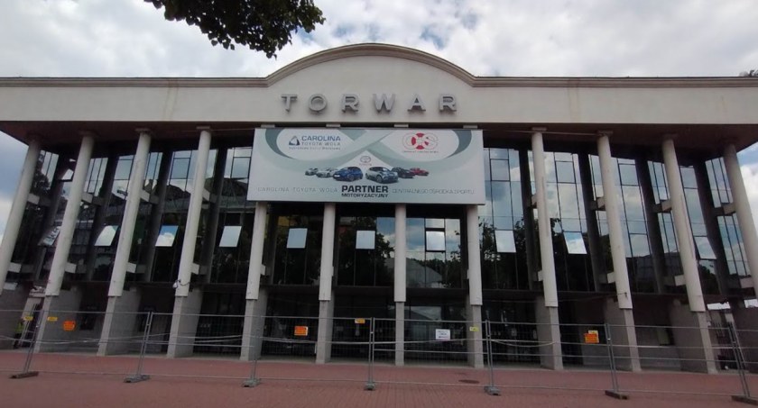 Warszawa przygotowana na przyjęcie uchodźców. Na Torwarze dostępnych 500 łóżek