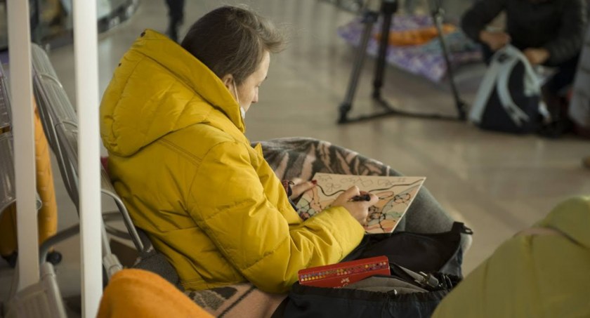 Starsza kobieta zgubiła swoją rodzinę z Ukrainy. Pomoc Strażników Miejskich 