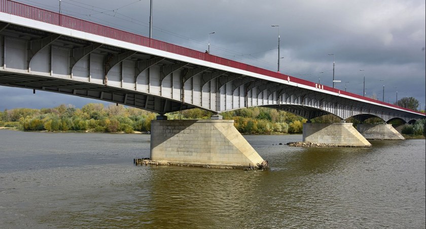 Próbował skoczyć z mostu