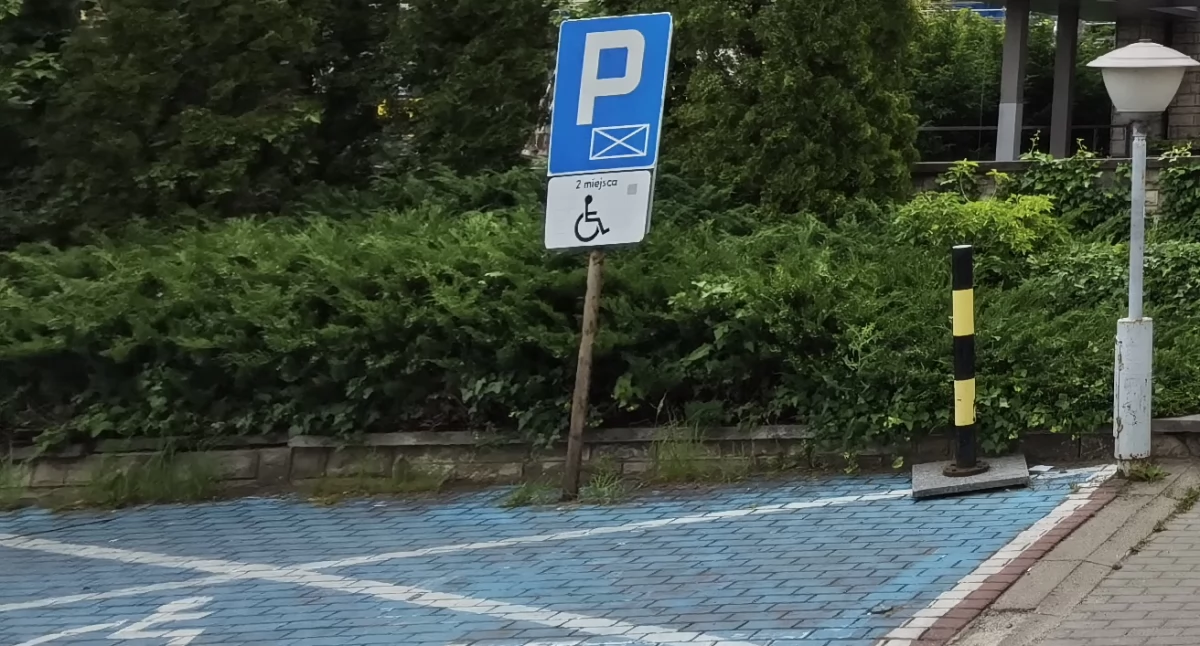 BMW na kopercie, pijany kierowca i próba łapówki