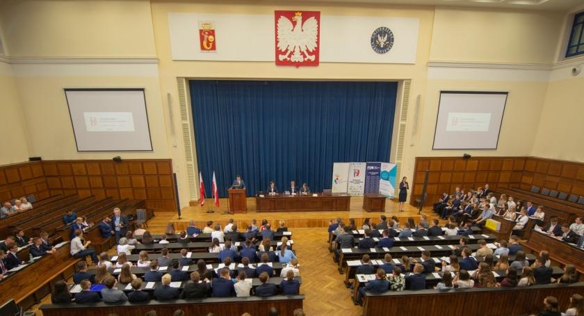 Pierwsza sesja Parlamentu Dzieci i Młodzieży w Dzień Dziecka