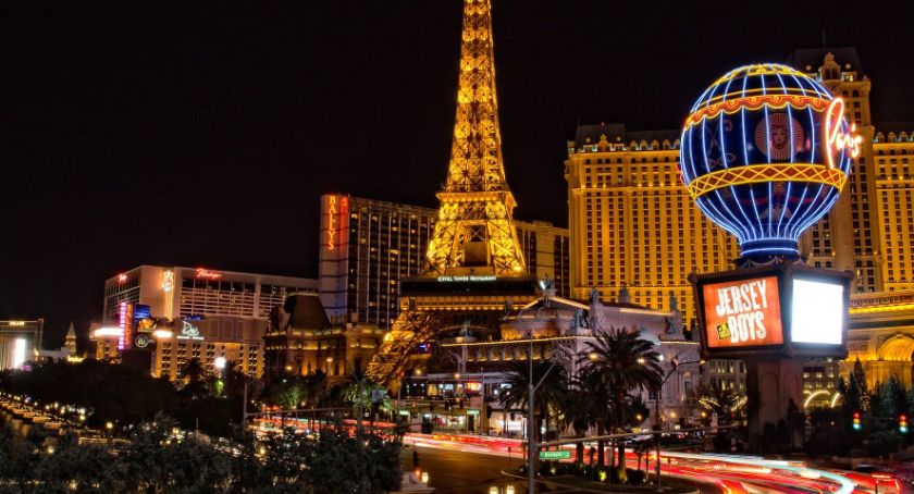Cicho w Las Vegas, kasyna stoją puste. Czy jest alternatywa dla graczy?
