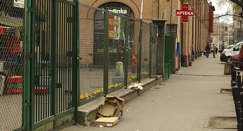 Bójka pod bazarem w pobliżu Hali Mirowskiej 