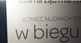 W biegu 