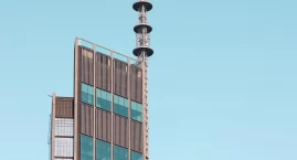 Szyba spadła z 11. piętra Varso Tower. Teren zabezpi…