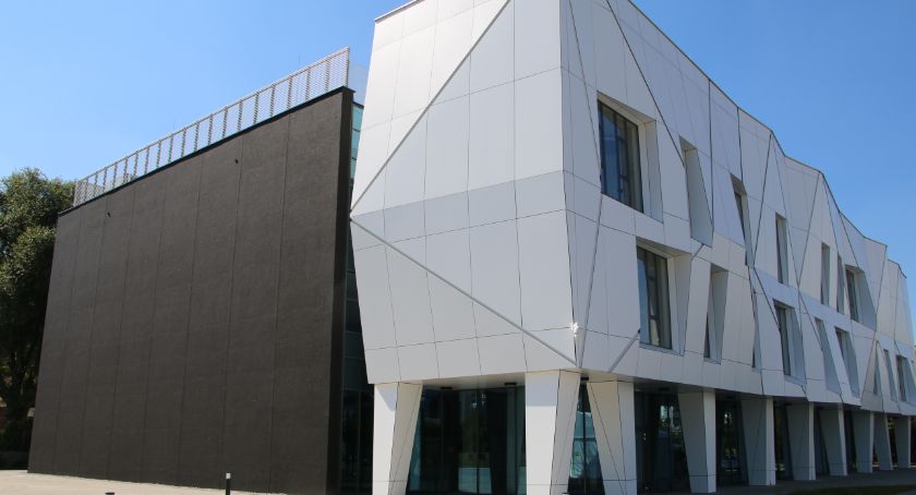 Cieszmy się z Ursynowskiego Centrum Kultury 