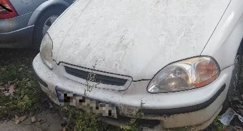 Ktoś porzucił auto przy ul. Raabego 