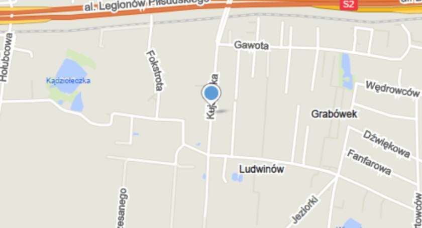 Mała widoczność na ul. Kujawiaka. Co z tym zrobić?