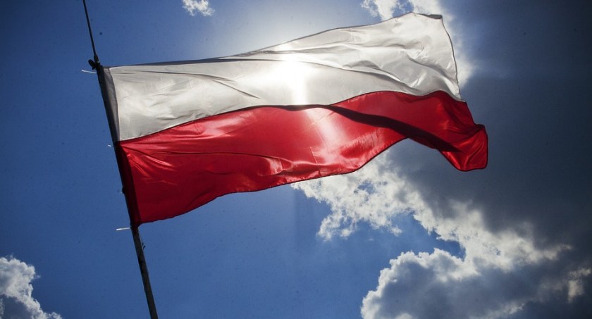 Flaga to nie tylko tkanina. To wartości, które się z nią wiążą [BEZPŁATNE FLAGI]