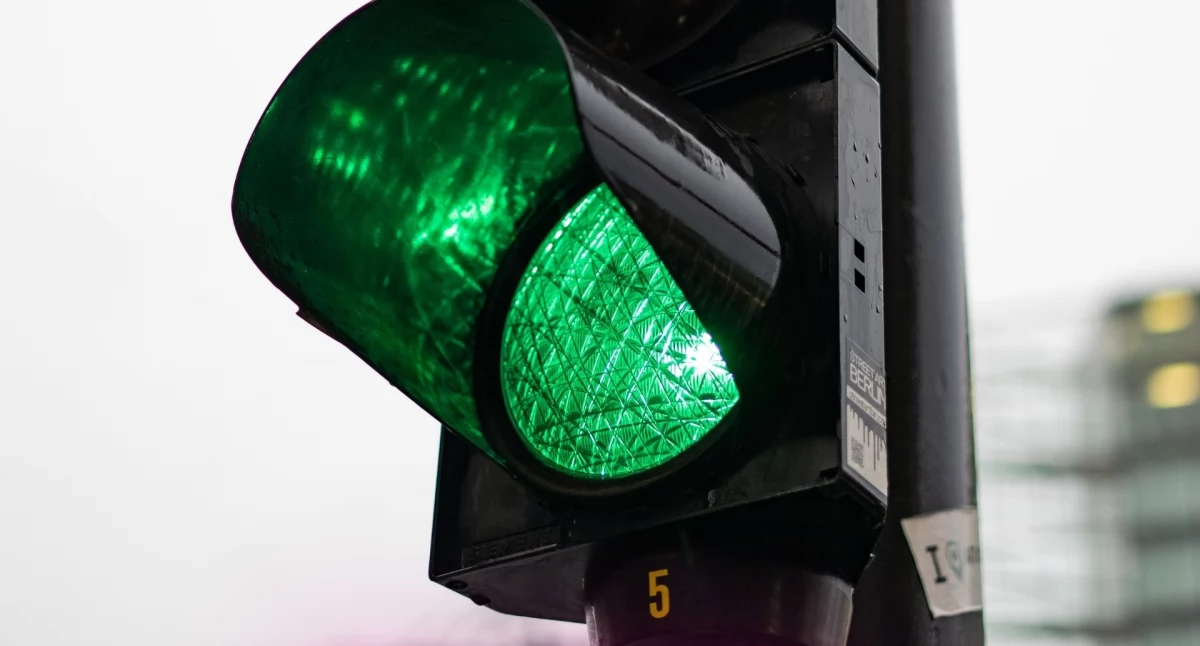 Koniec z Zielonym Światłem? Możliwe Zmiany w Sygnalizacji Świetlnej do 2025 Roku!