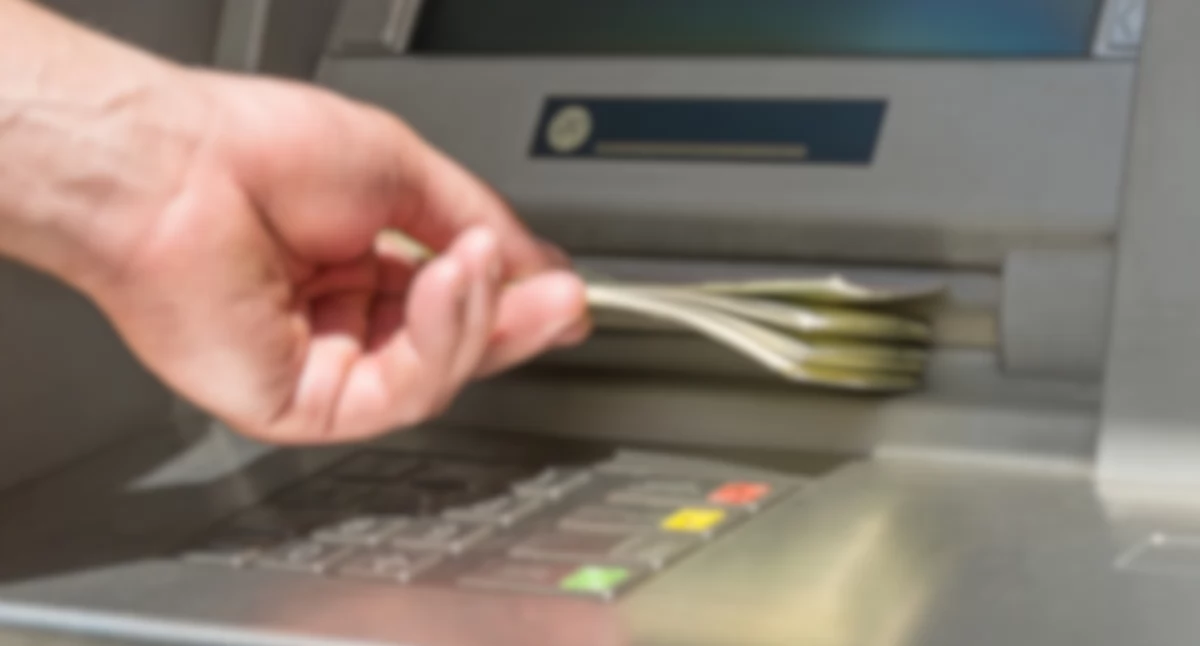 Nietypowa próba włamania na Ursynowie – 24-letni Ukrainiec zatrzymany podczas próby kradzieży z bankomatu