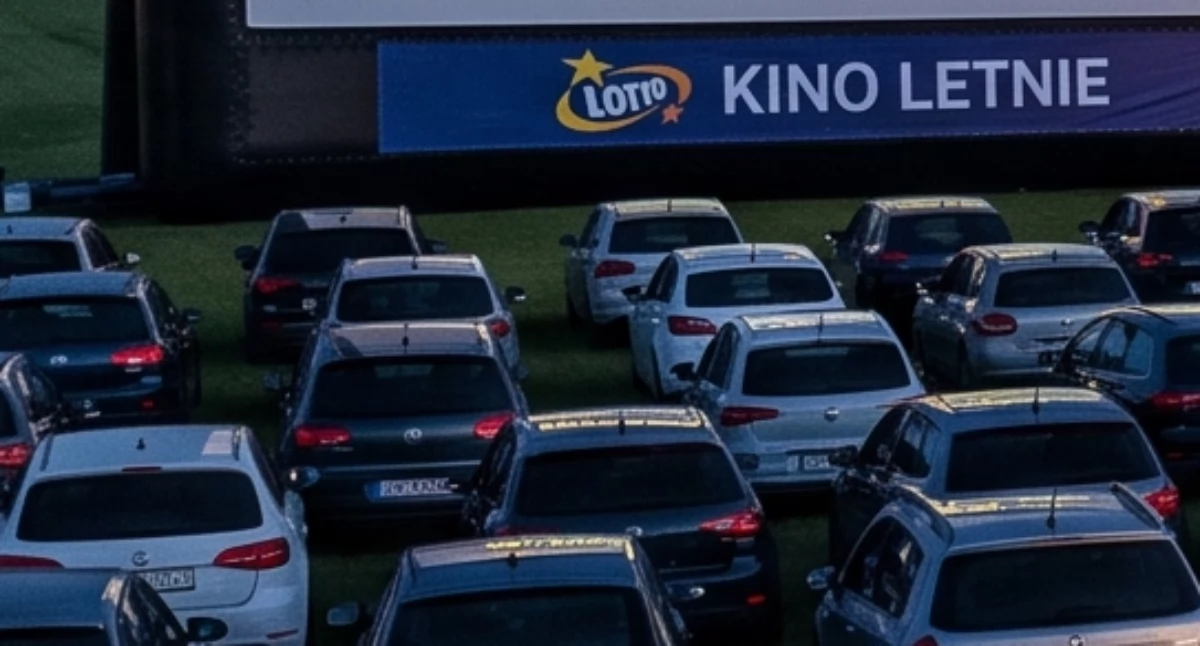 Kino samochodowe na Torze Służewiec. Inauguracja już dziś wieczorem!
