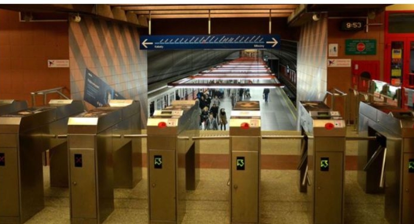 Będą nowe bramki na stacjach I linii metra