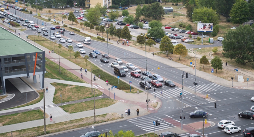 Prace nad koordynacją świateł w al. KEN potrwają do końca roku