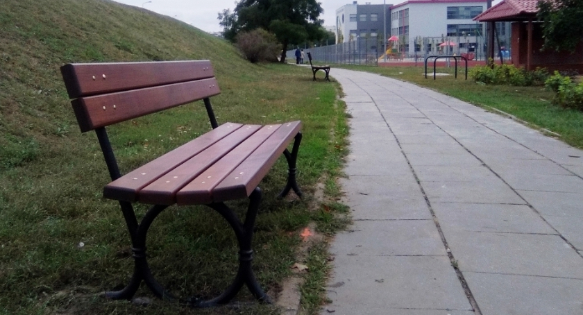 Zarząd Oczyszczania Miejskiego postawił nowe ławki