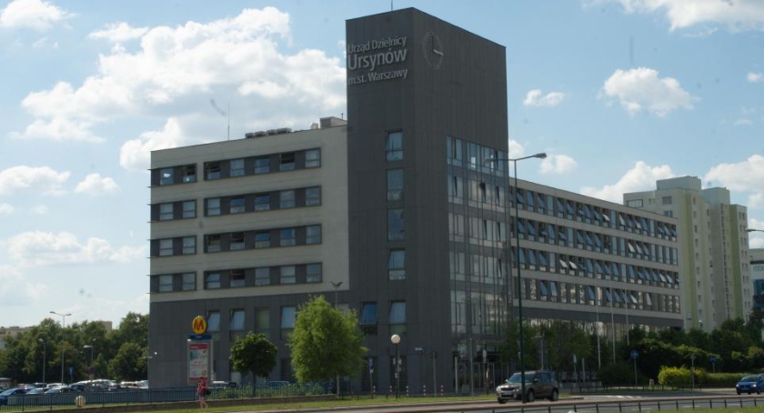 Władze dzielnicy utrudniają mieszkańcom udział w sesjach Rady 