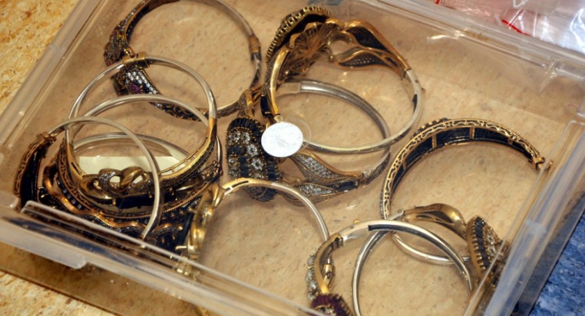 Oszuści wyłudzili blisko 350 tys. złotych