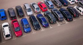 Parking przy ul. Stryjeńskich w opłakanym stanie 