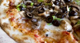 Pizza nie dotarła na czas. Głodny 48-latek zrobił karczemną awanturę w lokalu 