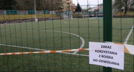 Toksyczne boisko zagraża dzieciom? Urząd: - Granulat NIE pochodzi ze zmielonych opon 