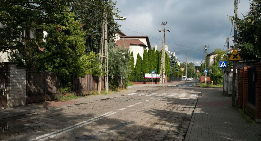 Pożegnanie z trylinką: Globalna modernizacja jednej z ulic Wawra