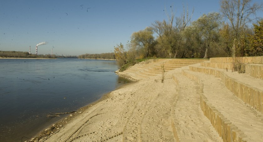 Otwarcie sezonu na Plaży Romantycznej w Wawrze. Wśród atrakcji rejsy statkiem 
