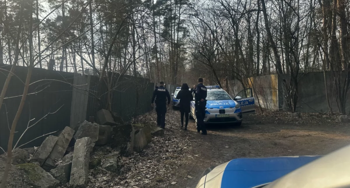 Poszukiwania młodej kobiety w lesie falenickim