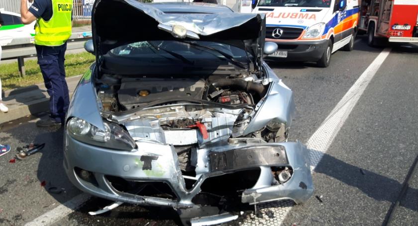 Wypadek i kolizja - niebezpiecznie w weekend na Wale Miedzeszyńskim. Zdjęcia straży