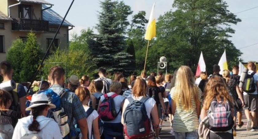W środę ulicami Wawra przejdzie pielgrzymka. Sprawdźcie gdzie spodziewać się utrudnień