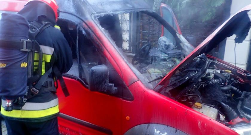 Pożar samochody na ul. Przyjaźni. Zdjęcia straży