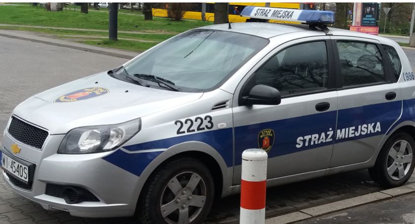 Porzucony mercedes na Gocławku