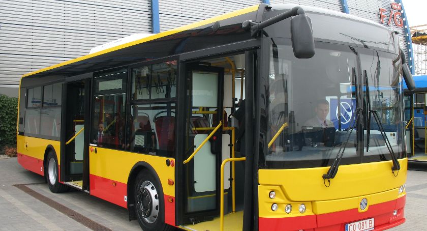 Dewastacja w autobusie do Międzylesia