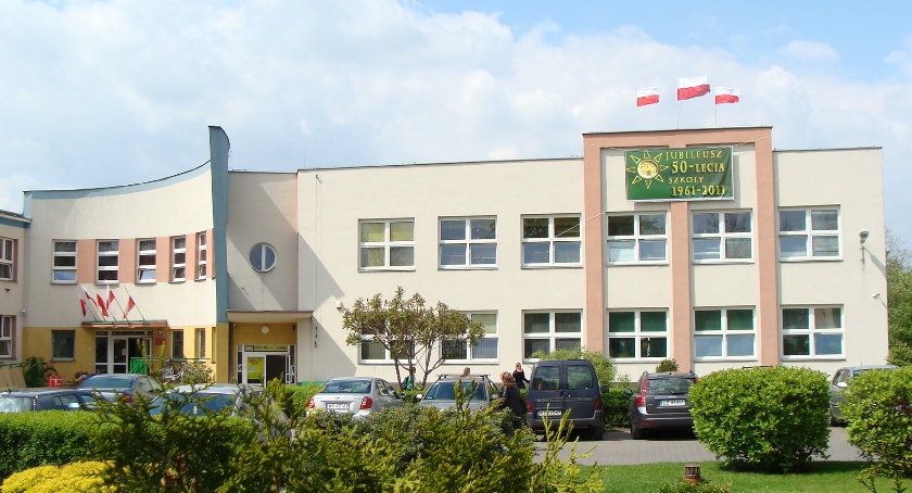 Tylko samochodem z ul. Borków do szkoły przy Przygodnej. W końcu jest szansa na autobus.
